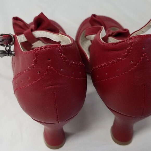 Women's Red pin-up heels with t-strap bow. - Picture 4 of 6